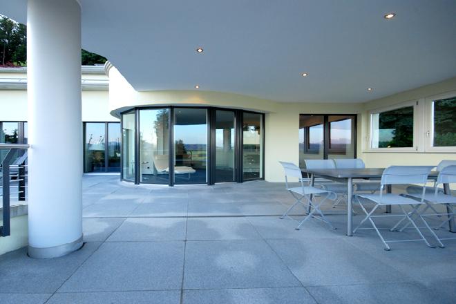Exklusives Terrassenhaus Eschlikon TG :  Grossz�gige, gedeckte� Terrasse�